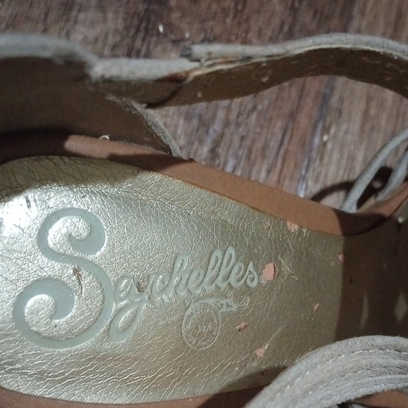 Seychelles Light Grey Heels with Breathable Fabric and Supportive Structure - Picture 4 of 5